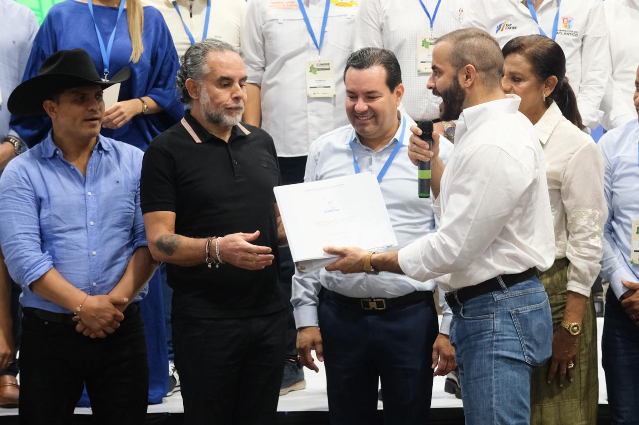 Rechazan amenzas de Petro